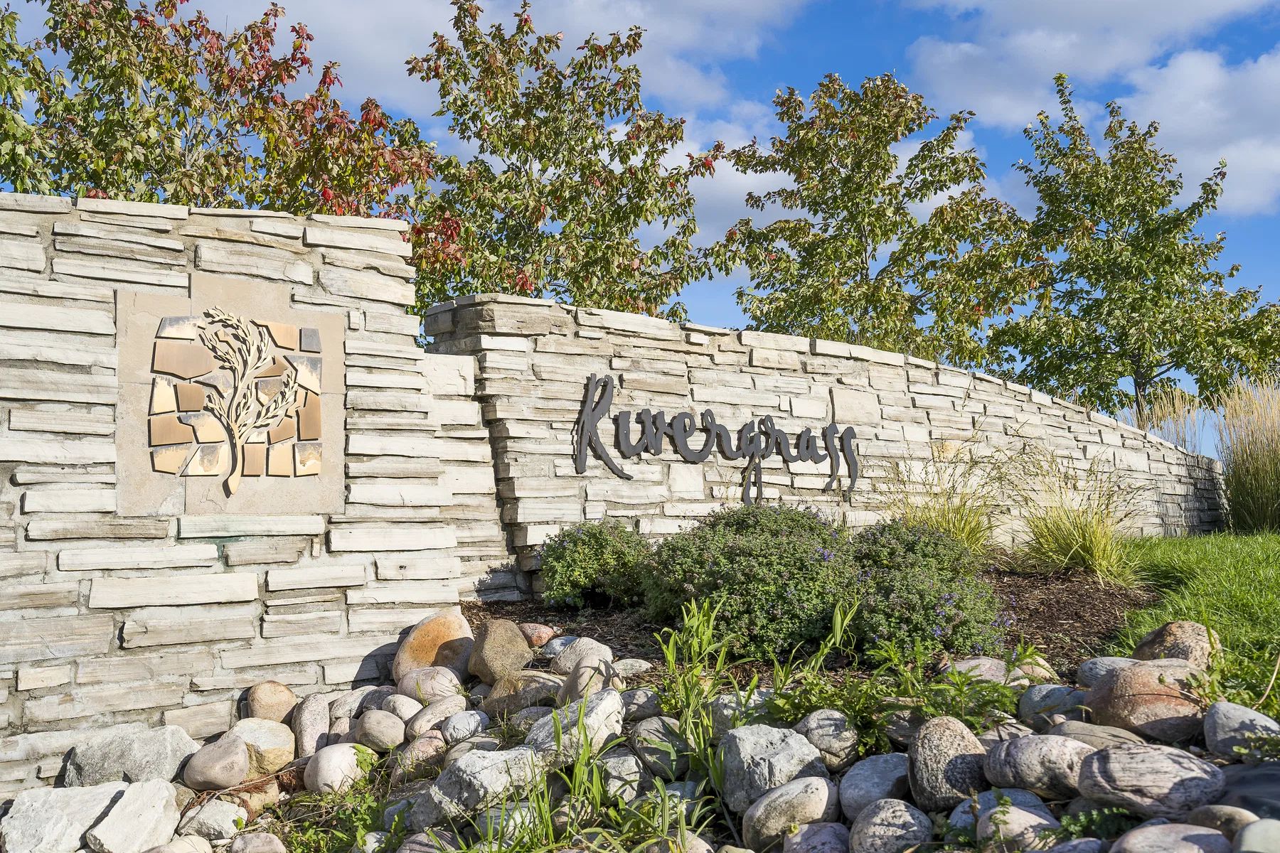 Rivergrass community stone sign